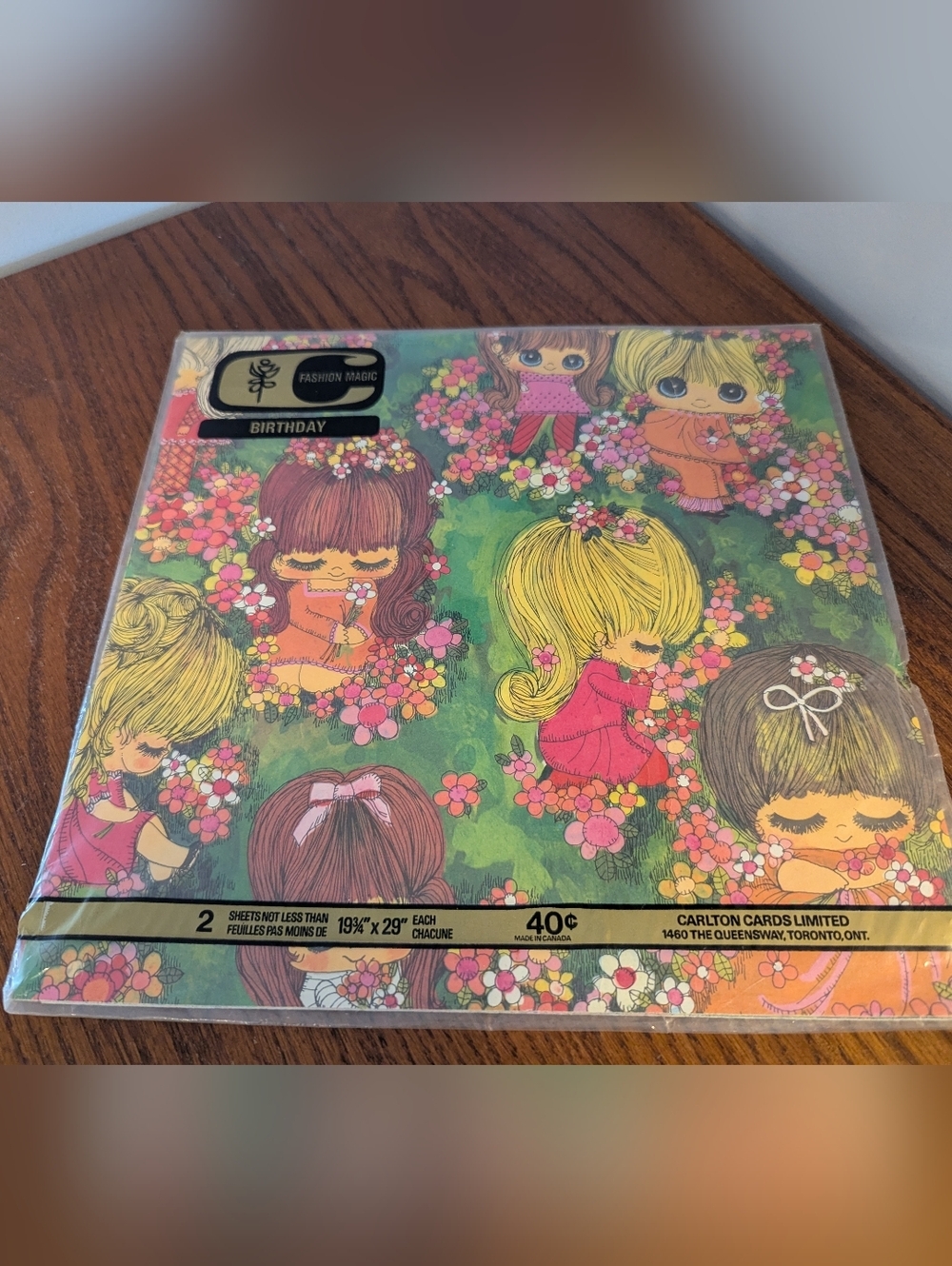 Vintage kitsch Big Eyes Illustrated Girls Floral 60s Gift Wrap Paper Sealed Rare